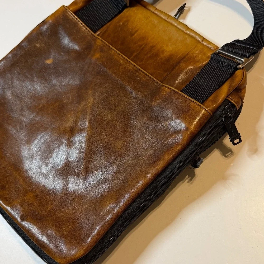Tumi modern alpha